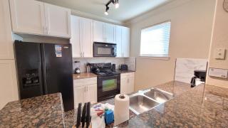 Pool view, 10 miles to Disney World, washer, dryer, kitchen, Wifi, two pools, ground level - 4