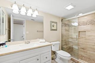 3BR, 3BA beachfront townhome! Sleeps 11! Ocean view! Steps to the beach! - 8