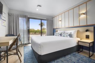 Nightcap at Queens Beach Hotel - Bowen - 7