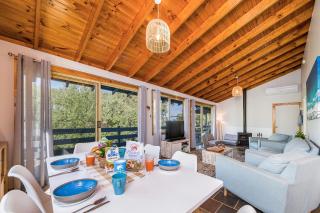 Lens Lodge - Spacious beach Home - Guilderton - 3