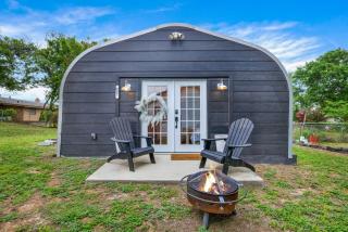 Poplar Place-Q with Hot tub and Firepit - 5 min to Main - Fredericksburg - 7