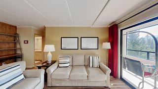 Updated 2 Bdrm Condo with Shared Hot Tub - 5