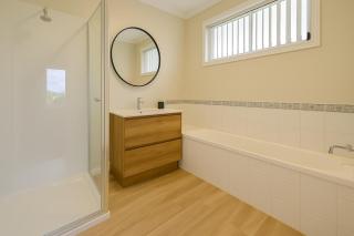 Stylish Hobart Gateway - Renovated & Pet Friendly - Sorell - 2