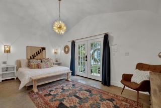 Poplar Place-Q with Hot tub and Firepit - 5 min to Main - Fredericksburg - 5