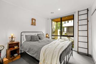 Elegant Townhouse in Coburg North with parking - Melbourne - 2