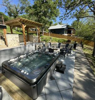 Luxury Riverfront Villa with Firepit & Gameroom! - Canyon Lake - 9
