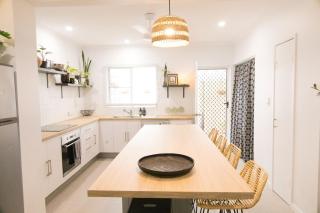 Stylish 2 bedroom townhouse in quiet location - Cannonvale - 2