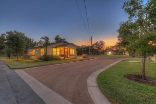 Upscale Home with Pool and FirePit - Close to Mercer St! - Dripping Springs - 7