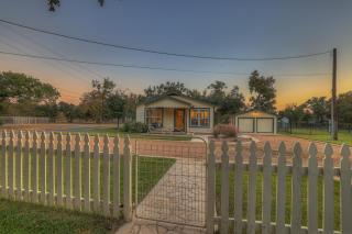 Upscale Home with Pool and FirePit - Close to Mercer St! - Dripping Springs - 6