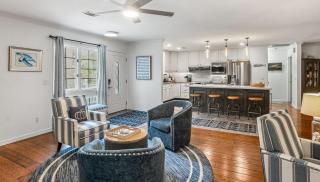 Beautifully Updated, Dog Friendly 4-Bed, 4-Bath Home near Beach - 9