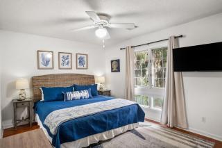 Beautifully Updated, Dog Friendly 4-Bed, 4-Bath Home near Beach - 7