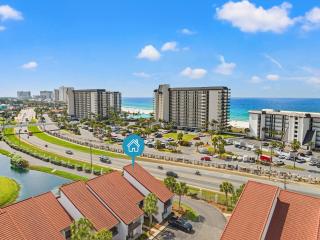 One More Round! 3BR 3BA Sleeps 10! 11 Pools! Golf Courses! Tennis Courts! - 8