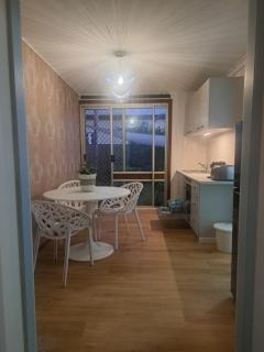 Brisbane 1960s Pool House - hosted bed and breakfast - Brisbane - 8