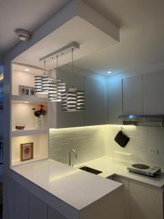 BnJ Suite Urban Deca w Netflix, Max, YT Premium, FREE parking - Manila - 0
