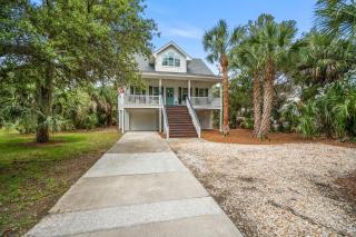 Beautifully appointed 3-Bed, 25-Bath Home, Great Location near Beach & Club - 3