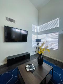 VEGAS GEM 4BDR KING BED Wifi GARAGE PRKNG - 2