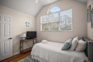 Beautifully appointed 3-Bed, 25-Bath Home, Great Location near Beach & Club - Fripp Island - 1