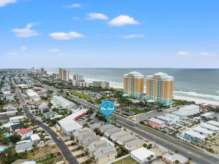 Escape to Sand Dollar Holler: Coastal Retreat, 3 Beds, 25 Baths, Sleeps 10! - 8