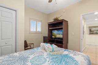Beachfront Bliss Awaits: 2-Bed, 2-Bath Condo at Sterling Reef - Sleeps 6! - Panama City Beach - 8