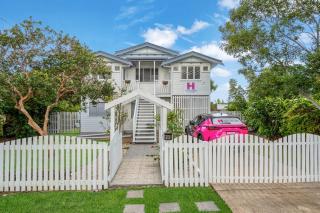 Charming Queenslander Retreat in Mundingburra - Rosslea - 5