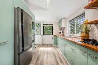 Charming Queenslander Retreat in Mundingburra - Rosslea - 2