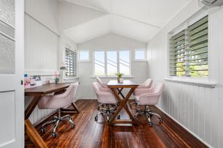 Charming Queenslander Retreat in Mundingburra - Rosslea - 1