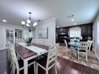 Awesome Pool Home 1/4 Mile To Disney Tram on Magic Way - Anaheim - 2