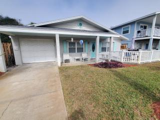 Beach Cottage on C Street - 7