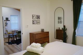 Oak and Agave House - Downtown New Braunfels Retreat - New Braunfels - 4