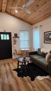 Oak and Agave House - Downtown New Braunfels Retreat - New Braunfels - 2