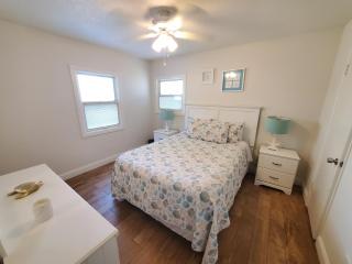 Beach Cottage on C Street - 4