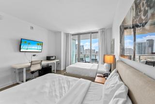 Water View Building With Pool - 5-Min Walk To The Beach - Cozy Studios - Hallandale Beach - 7