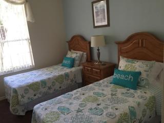 Hampton Lakes Villa - 3