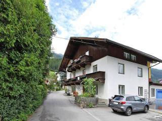Chalet in Fügen near Spieljochbahn Lift, cleaning included - Fügen - 3