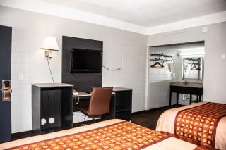 Budget Inn - Carthage - 1