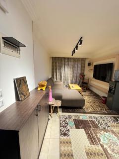 The apartment overlooks a main street view - ‘Ezbet `Abd el-Ḥamîd - 0