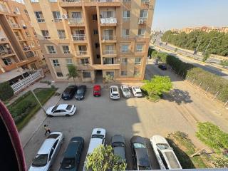 The apartment overlooks a main street view - ‘Ezbet `Abd el-Ḥamîd - 2