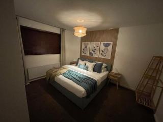 Spacious 3-Bed Home with Free Off-Street Parking Near Newcastle - East Howdon - 0