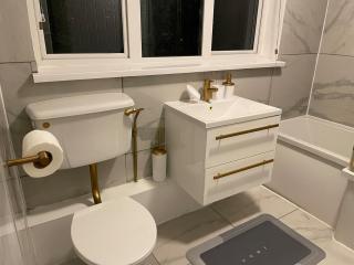 Spacious 3-Bed Home with Free Off-Street Parking Near Newcastle - East Howdon - 5