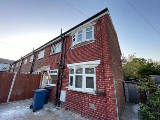 Spacious 3-Bed Home with Free Off-Street Parking Near Newcastle - East Howdon - 1