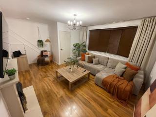 Spacious 3-Bed Home with Free Off-Street Parking Near Newcastle - East Howdon - 3