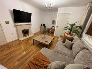 Spacious 3-Bed Home with Free Off-Street Parking Near Newcastle - East Howdon - 6