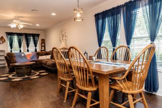 New Pecan Hide Out is a Rustic Home with Fire Pit and Tree House - Brenham - 6