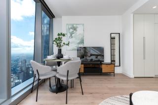 2BR Family Home next to SkyBus with Pool Sauna Gym - Melbourne - 0