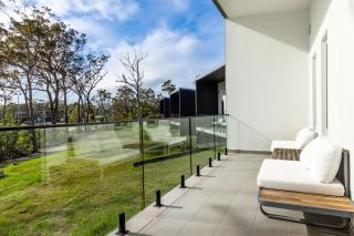 Modern 1 Bed Apartment - 6 Min walk to beach - 9