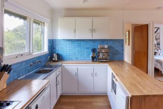 Lohr Ave Holiday Home - 8