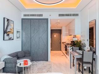 113 Designer Stay High-End Finishes Pool & Gym With Flamingo Livings - 0