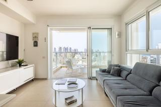 Netanya Seaside High-Rise Apartment with Mamad by Sea N Rent - Netanya - 9