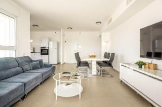 Netanya Seaside High-Rise Apartment with Mamad by Sea N Rent - Netanya - 5