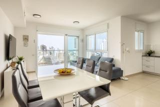 Netanya Seaside High-Rise Apartment with Mamad by Sea N Rent - Netanya - 2